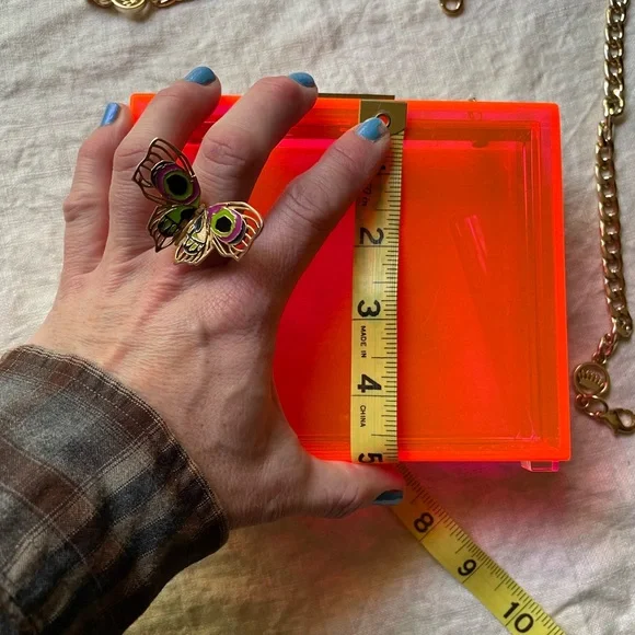 Vintage Y2K Juicy Couture Neon Pink Lucite Box Crossbody with Gold Chain - Picture 6 of 7